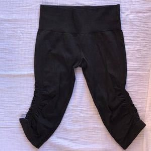 Lululemon in the flow crop sz6
